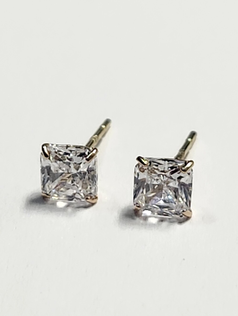 10K Solid Yellow Gold Classic Square Stud Earrings